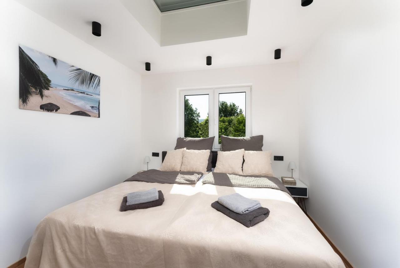 קאסל Gemuetliches Und Lichtdurchflutetes Penthouse Mit Sternenhimmelblick, Boxspringbett Und Terrasse - Gute Anbindung An Die Innenstadt מראה חיצוני תמונה