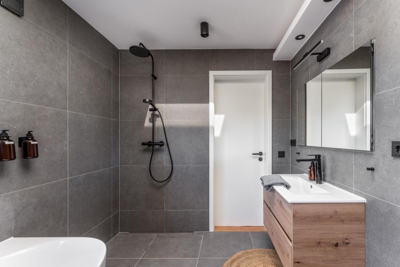 קאסל Gemuetliches Und Lichtdurchflutetes Penthouse Mit Sternenhimmelblick, Boxspringbett Und Terrasse - Gute Anbindung An Die Innenstadt מראה חיצוני תמונה