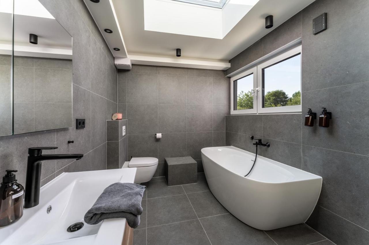 קאסל Gemuetliches Und Lichtdurchflutetes Penthouse Mit Sternenhimmelblick, Boxspringbett Und Terrasse - Gute Anbindung An Die Innenstadt מראה חיצוני תמונה
